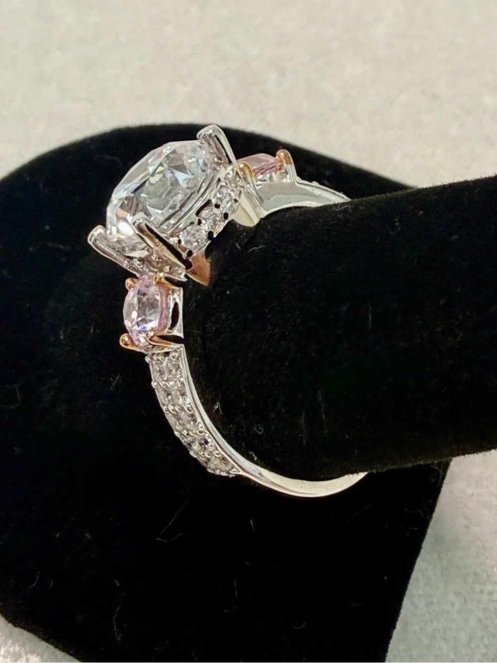 🌸JTV40 - Vanna K STUNNING Solitaire Ring with Pink Side Stones💕💎🛍️